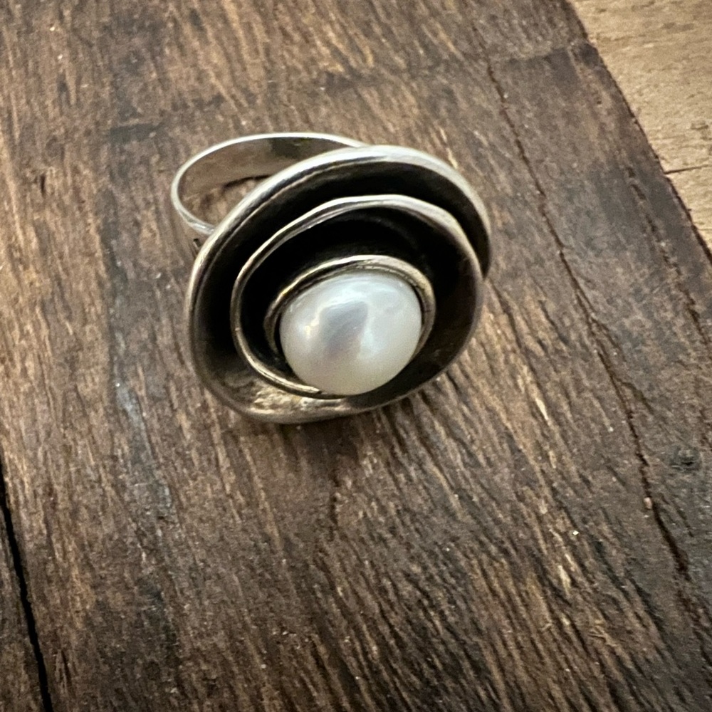 Silver and pearl ring